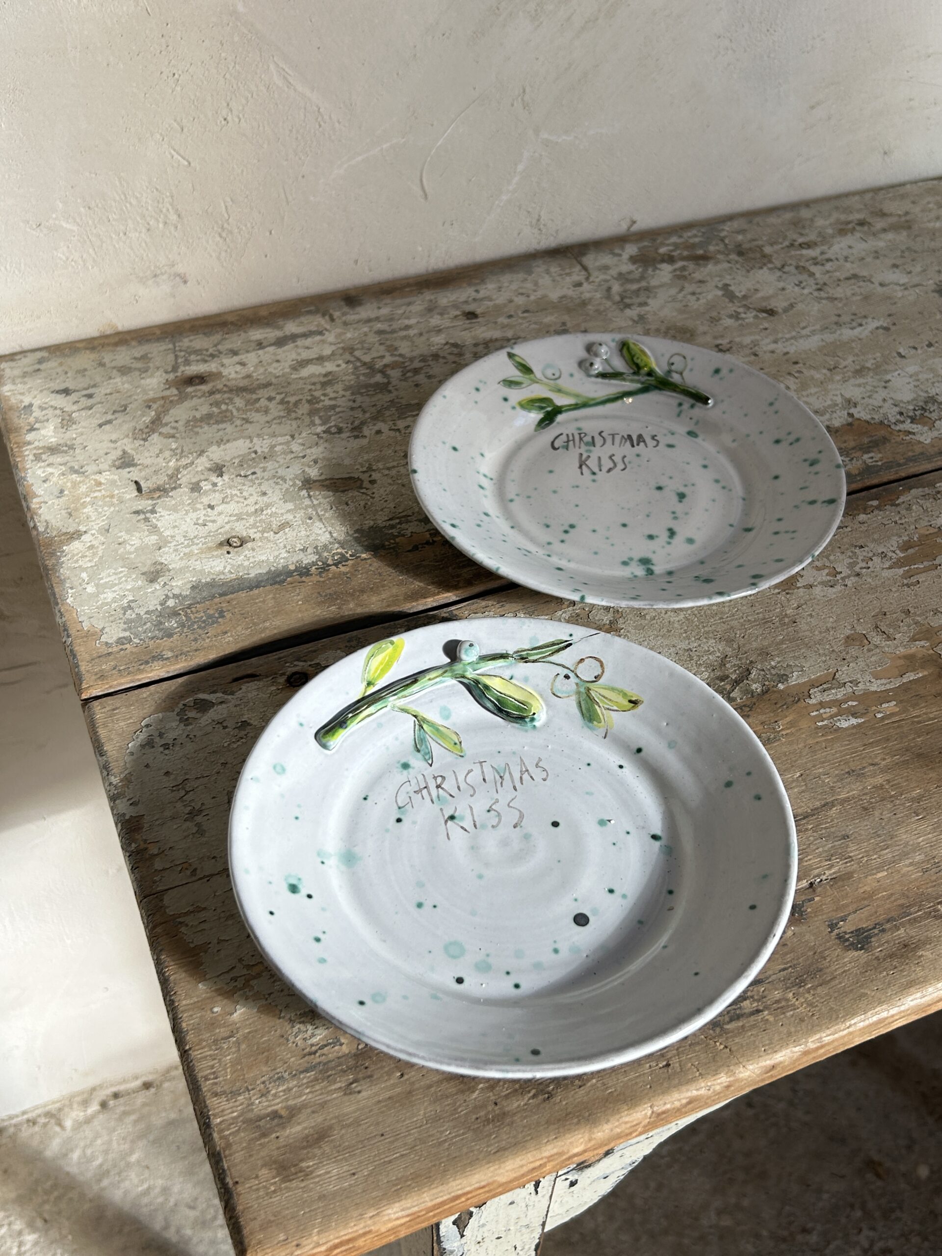 Christmas Kiss cake plate